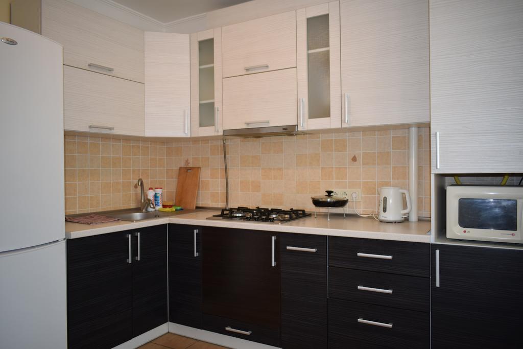 Apartment On Demyanchuka 1A Рівне Екстер'єр фото